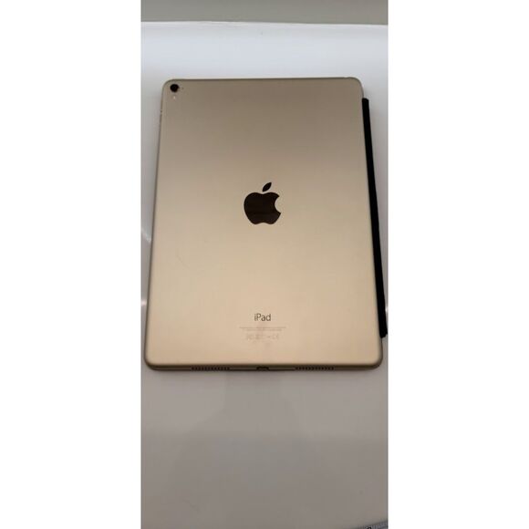 Apple iPad Pro 9.7 A1673 128gb in Gold Excellent Condition w/ Apple Keyboard - Picture 3 of 8
